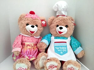 NEU 2024 Schneeflocke 20" Teddybär Junge & Mädchen mit passenden Backoutfits - Bild 1 von 9
