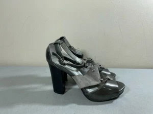 KENNETH COLE REACTION WOMEN'S GRAY LEATHER & SYNTHETIC DAZE SHOCK SANDALS 6M - Picture 1 of 3