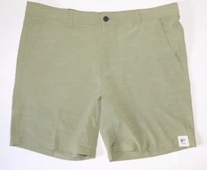 Herrenshorts 42 grün Synthetik vorne flach eleganter kurz über dem Knie 9 Schrittlänge - Bild 1 von 9