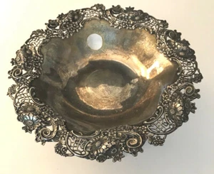 ANTICO VITTORIANO WHITING GORHAM ? TAZZA COMPOSTA REPOUSSE ARGENTO STERLING 237gr - Foto 1 di 5