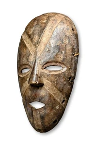 A Kumu African Mask - Picture 1 of 4