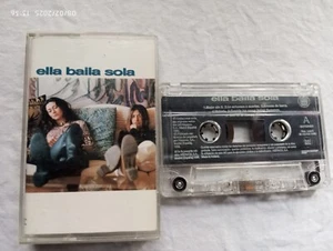 ELLA BAILA SOLA CINTA CASSETTE TAPE - Imagen 1 de 4