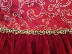 NEU Plüsch rot Samt GOLD Weihnachtsbaum Rock 46" - Bild 1 von 6