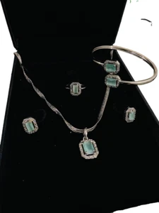 Women’s Beautiful Jewelry Combo Set with necklace ,bracelet , ring and earrings - Picture 1 of 2