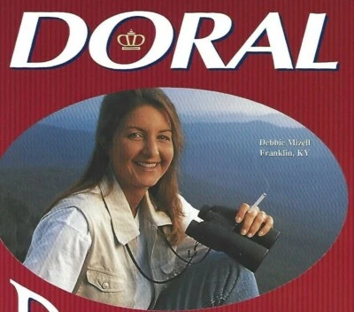 1997 Doral сигареты печатная реклама, открыть Doral печатная реклама, женщина курит снаружи - Изображение 1 из 2