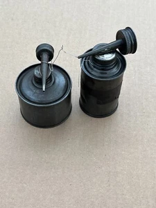 Dos pequeños engrasadores vintage para pulgar o caño, con caños y tapas de cierre, sin marca - Imagen 1 de 5