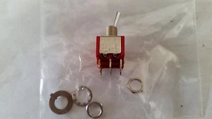 GC ELECTRONICS 35-016 DPDT ON-OFF-(ON) INTERRUTTORE A LEVETTA MINIATURA MOMENTANEO 5A 125V - Foto 1 di 1