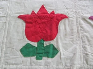 Vintage appliqued fixer upper Tulip quilt hand quilted cotton 60 x 75 inches - Picture 1 of 12