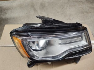 2014 - 2016 Jeep Grand Cherokee Xenon HID Headlight Right Passenger OEM - Imagen 1 de 8