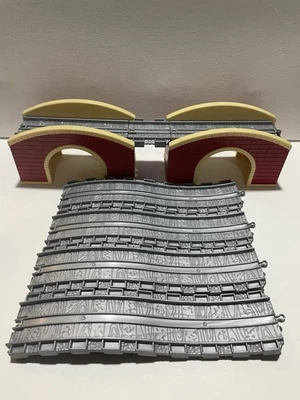 Lote de túneles de puente Thomas & Friends Take Along Over and Under con elevadores Foto 1 de 4