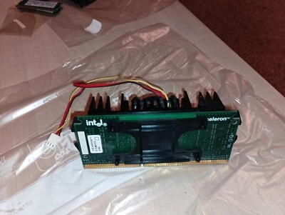 CPU PROCESSORE + DISSIPATORE E VENTOLA SLOT-1 CELERON 300MHZ SL2WM 300A-66 vinta - Immagine 1 di 4