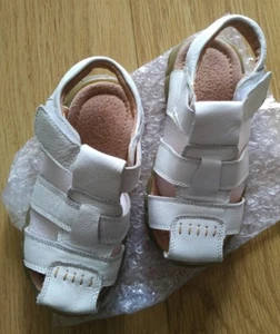 NEW UNWORN girls boys white sandals uk 11 eur 29 - Picture 1 of 3