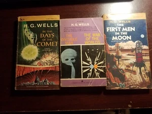 Lot of Three Books by H. G. Wells - Picture 1 of 11