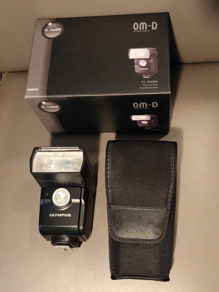 OM SYSTEM OLYMPUS FL-700WR Electronic Flash - Image 1 of 1