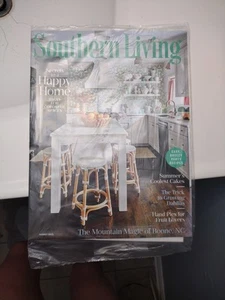 Southern Living Magazine Aug2023 Colorful Spaces Icebox Cakes Dahlias Handpies - Bild 1 von 5