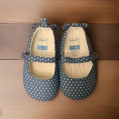 Zapatos suaves Carter’s Baby Niñas azules a lunares Mary Janes talla 9-12 meses usados Foto 1 de 4