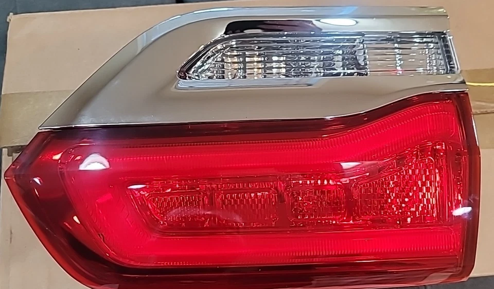 Conjunto de luz trasera izquierda Jeep Grand Cherokee 2014/2022 (Depo 3331306lac6) nuevo Foto 1 de 4