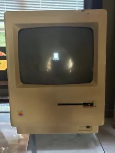 Vintage Macintosh Plus 1MB Apple Computer Model M0001A Works Free Shipping - Picture 1 of 6