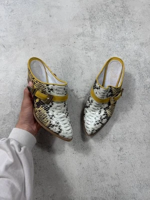 Vintage Avant Garde patrón piel de serpiente correas amarillas archivo años 90 mujer mulas Foto 1 de 4