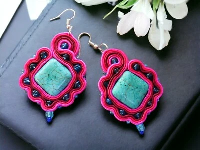 Blaue und rosafarbene Ohrringe, hergestellt in Soutache-Technik, handgenäht. - Bild 1 von 3