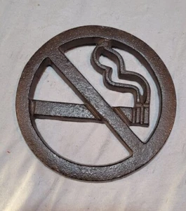Appendiabiti da parete logo ghisa ""No Smoking"" verniciabile ad anello - Foto 1 di 4