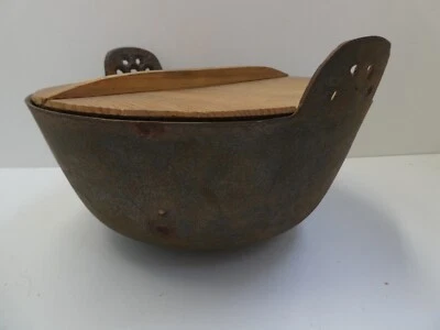 VINTAGE JAPANESE CAST IRON TRI FOOTED COOKING POT WOK WOODEN LID - Image 1 of 4