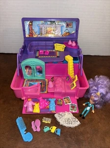 1993 Caboodles Portable Doll House Living Room Play Set W/ Doll & Accessories - Picture 1 of 24