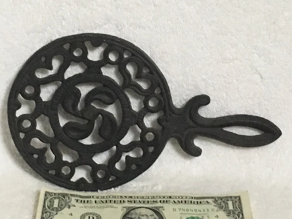 Medium Size Vintage Propeller Pattern Black Trivet Light Non-Magnetic Metal LQQK - Image 1 of 1