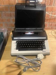 Brother Electric 3912 Typewriter with case. Rare model. Good working condition. - Picture 1 of 24