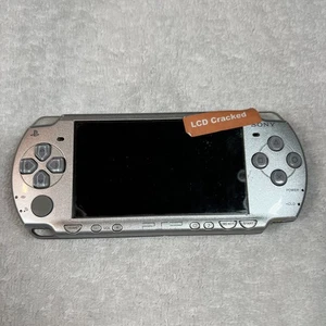 Consola PSP-2000 plateada rota para reparación de piezas importación de Japón vendedor de EE. UU. como está - Imagen 1 de 8