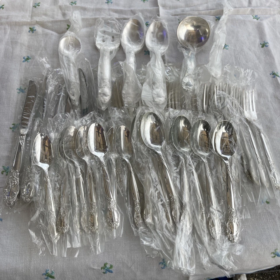 Oneida Community Ballad Rose Country Lane Pattern Set for 8 NOS 46 PCS DISCONT - Image 1 of 4