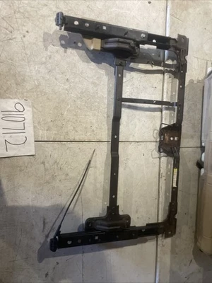 Cadillac SRX 2004-2009 TERCERA FILA ASIENTO MARCO DE PISTA MONTAJE INFERIOR Foto 1 de 4