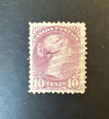 Estampilla canadiense de 10¢ de la reina Victoria de 1877 #40 Foto 1 de 3