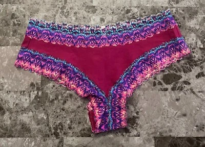 NUEVO CON ETIQUETAS BRAGAS VICTORIA'S SECRET ROSA XS GRANATE CHEVRON ENCAJE RARAS CHEEKSTER Foto 1 de 3
