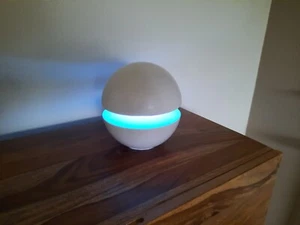 RGB LED Kugellampe aus weißen Beton - Bild 1 von 14