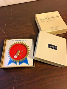 Vintage 1983 Avon Favorite Pastimes Needle & Thread Button Tack Pin w/ Card Box - Picture 1 of 9