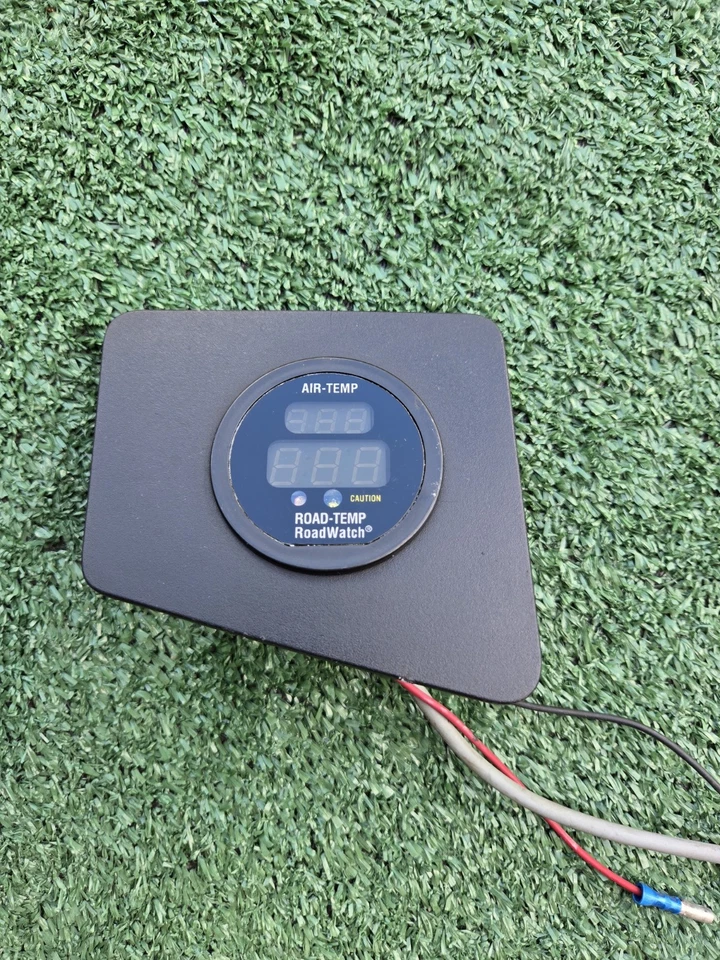 Roadwatch 849-0047-001 Road Watch III Air Temperature Display Gauge Ford F250 - Image 1 of 3