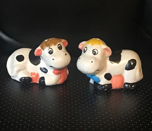 Cow Salt Pepper Shaker Set Big Eyes Anthropomorphic Vintage Kitsch CottageCore - Picture 1 of 7