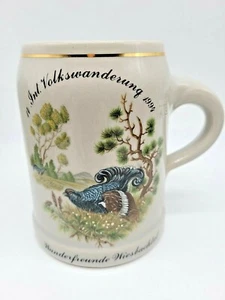 1994 VOLKSWANDERUN.5L GERMAN STONEWARE POTTERY STEIN TANKARD MUG BIRD HIKING - Bild 1 von 5