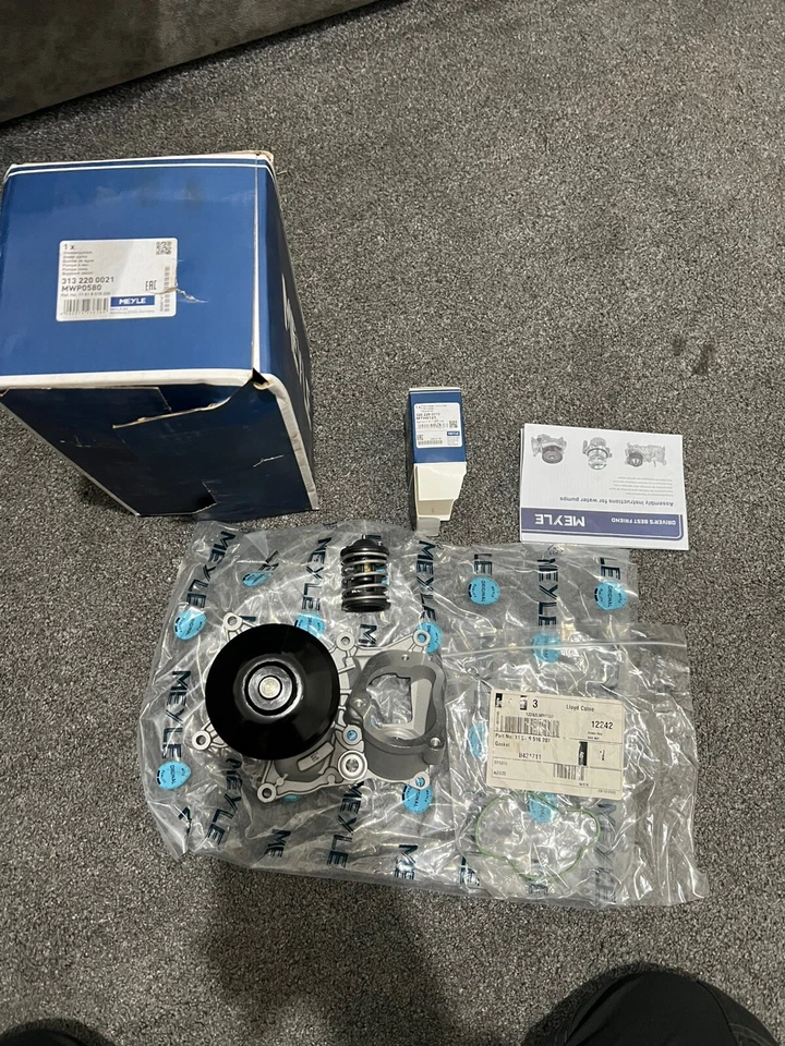 Bomba de agua de refrigeración del motor MEYLE 313 220 0021 para BMW Serie 3 y Serie 4 Foto 1 de 3