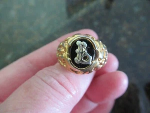 Anillo inicial L chapado en oro tamaño 1/2 - Imagen 1 de 6
