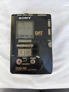 Sony PCM-M1 Digital Audio Tape (DAT) Portable Recorder Original Lederhülle - Bild 1 von 6