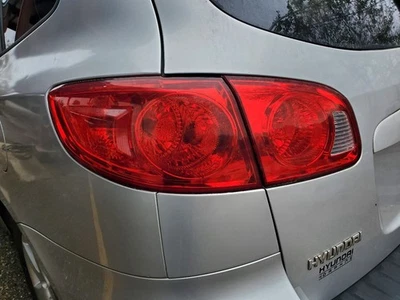 Conjunto de luz trasera izquierda usado se adapta a: Hyundai Santa Fe 2008 cuarto montado en panel Foto 1 de 4