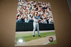 BALTIMORE ORIOLES CAL RIPKEN JR.UNSIGNED 8X10 PHOTO POSE 7 - Picture 1 of 1