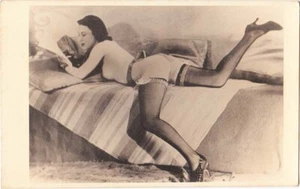 1930s Latvia SEXY NUDE Woman Lies on Sofa & Read Newspaper AMATEUR EROTIC Photo - Picture 1 of 2