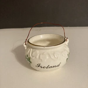 Vintage Irish Pot, Shamrocks w/Gold Gilt, Carrigcraft Carrigaline County Cork - Picture 1 of 6