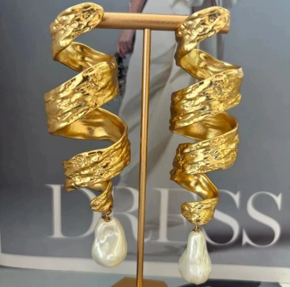 Pendientes Schiaparelli Alta Gama Retro Irregular Barroco Perla Latón Foto 1 de 4
