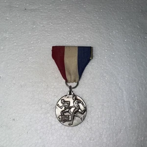 Vintage Gleismedaille rot weiß blaues Band silberfarben 2 Meilen Staffel - Bild 1 von 7