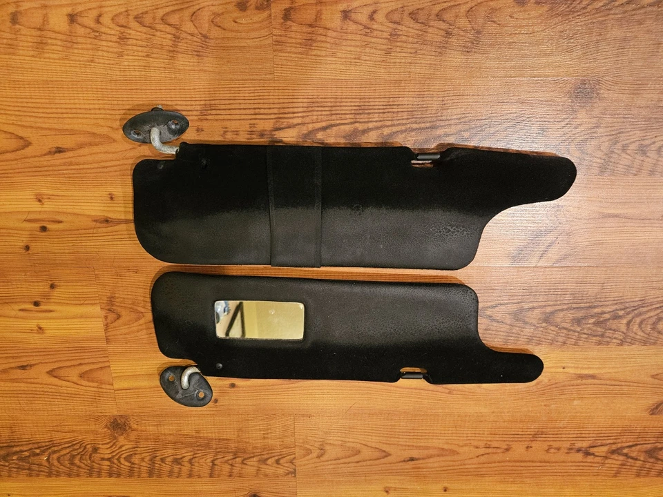 Par de quebra sol preto Toyota MR2 1985-1989 - Imagem 1 de 4