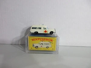 Matchbox Regular Wheels 3 Mercedes Benz Ambulance E Box - Picture 1 of 14
